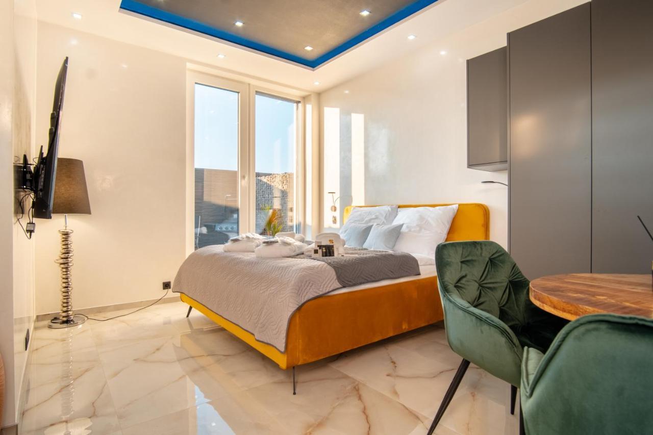 Samson Apartment *
